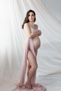 Classy elegant maternity photography Toronto, dreamy, goddess, pink maternity dress