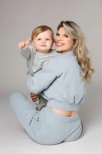 Mother and daughter photography sessions Toronto, Family photoshoot